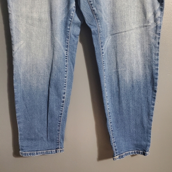 Torrid Womens Jeans Medium Wash Size 22 - Picture 3 of 6